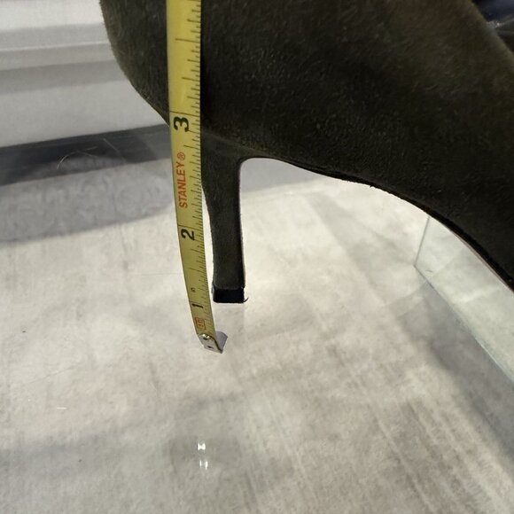 Manolo Blahnik Olive Suede Pointed Toe Stiletto Pumps - Picture 3 of 5